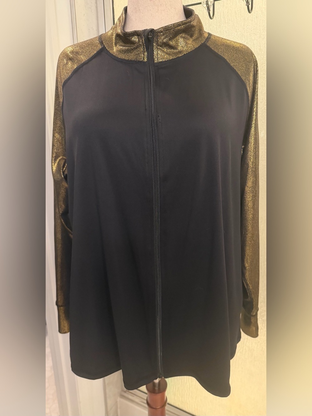 Material Girl Women Plus Size Zip Up Active Jacket Black Gold 3X GUC$28